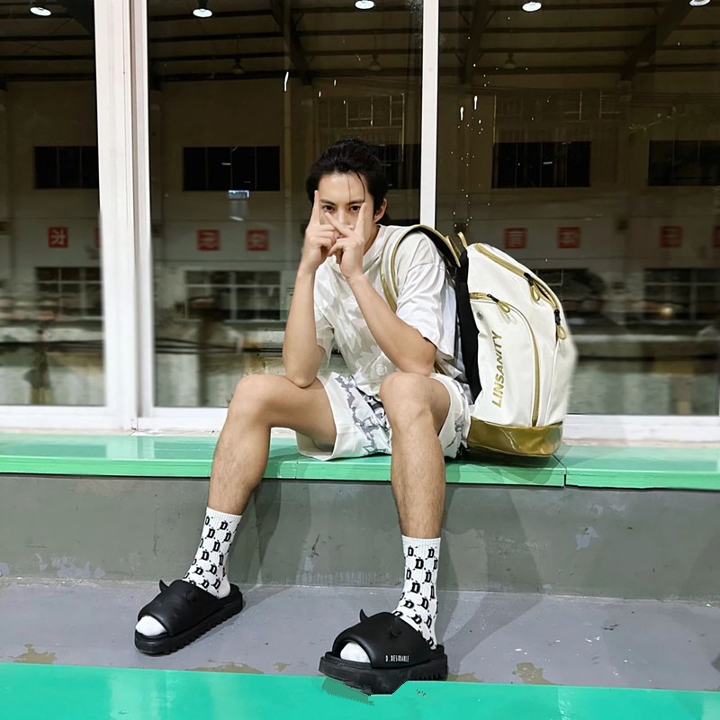 “爸味”拖鞋OUT：楼下倒垃圾穿法进阶潮男出街穿法！