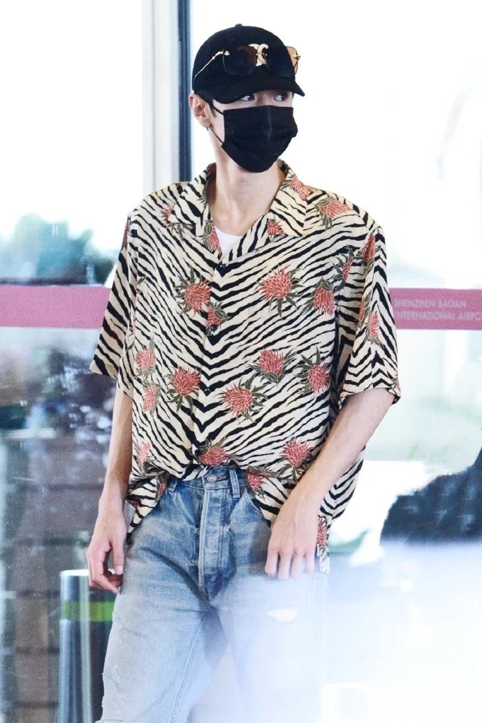 同样是T恤牛仔裤，为什么女生总多看他们两眼？秘密全在配饰上！