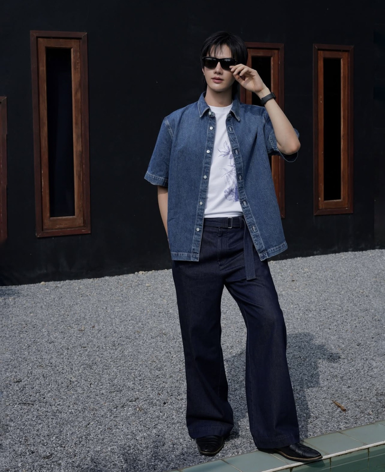 同样是T恤牛仔裤，为什么女生总多看他们两眼？秘密全在配饰上！