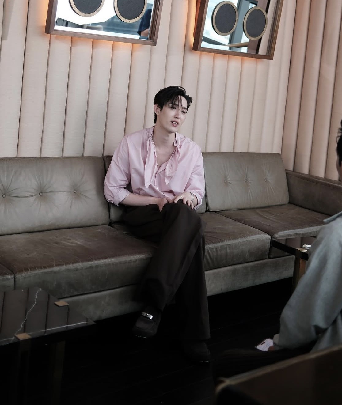 这才是真男人该有的样子！简约、干练、率性，一条西裤全搞定