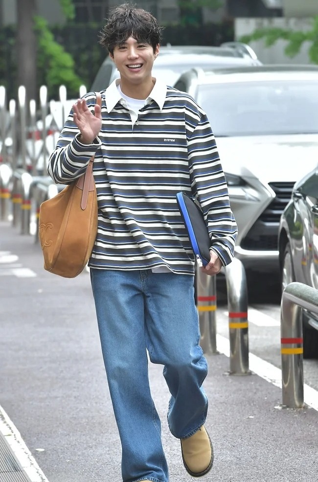 温柔学长风穿搭指南：一件条纹衫的干净温柔魔法！