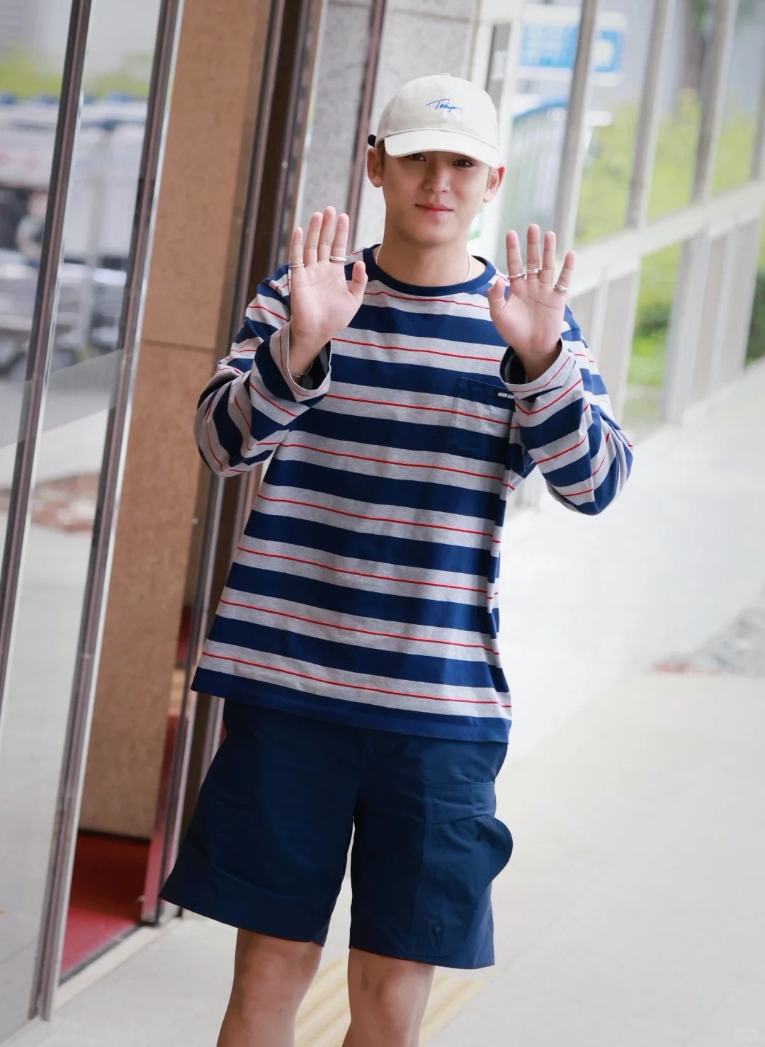 温柔学长风穿搭指南：一件条纹衫的干净温柔魔法！