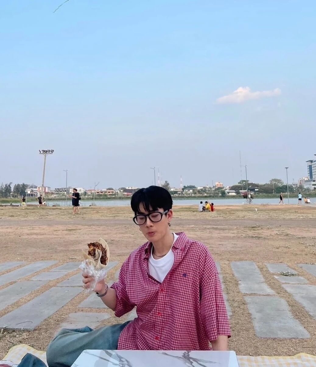 一条牛仔裤的逆袭：换件上衣，从大叔变学长。