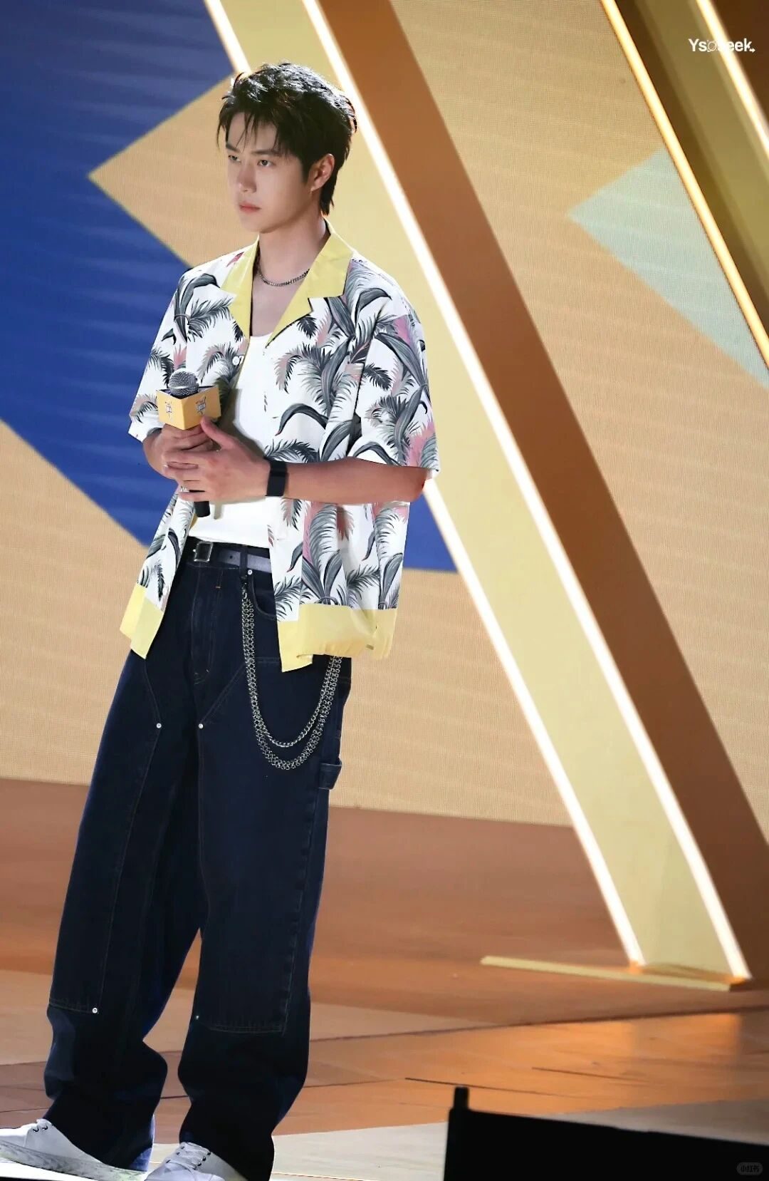 T恤：我可以很普通，但我的主人不行，显眼包穿搭了解下！