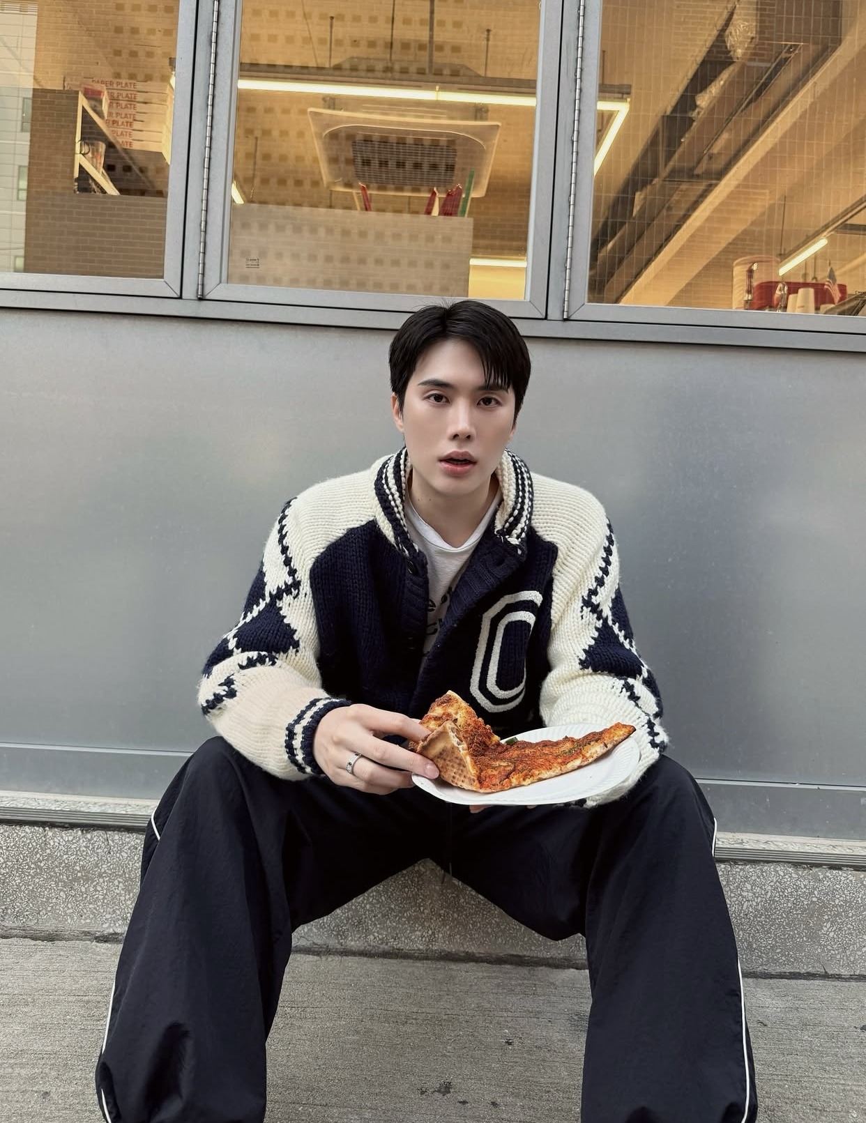 一件开衫，多重气质：今秋做最干净的温柔男生