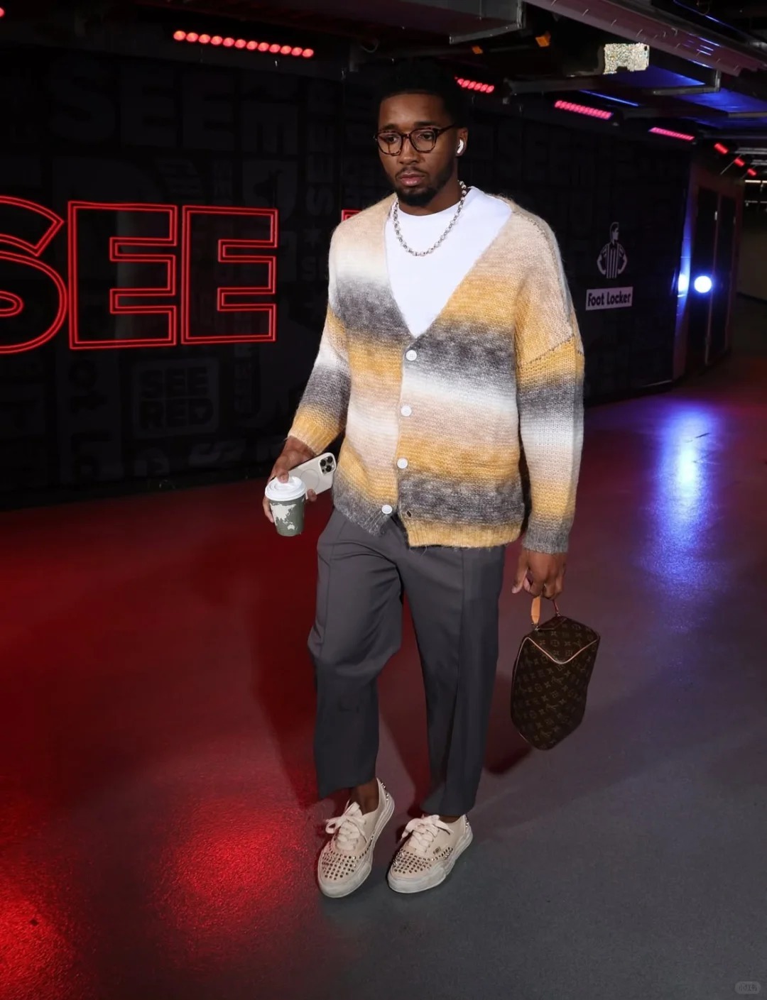 一件开衫，多重气质：今秋做最干净的温柔男生