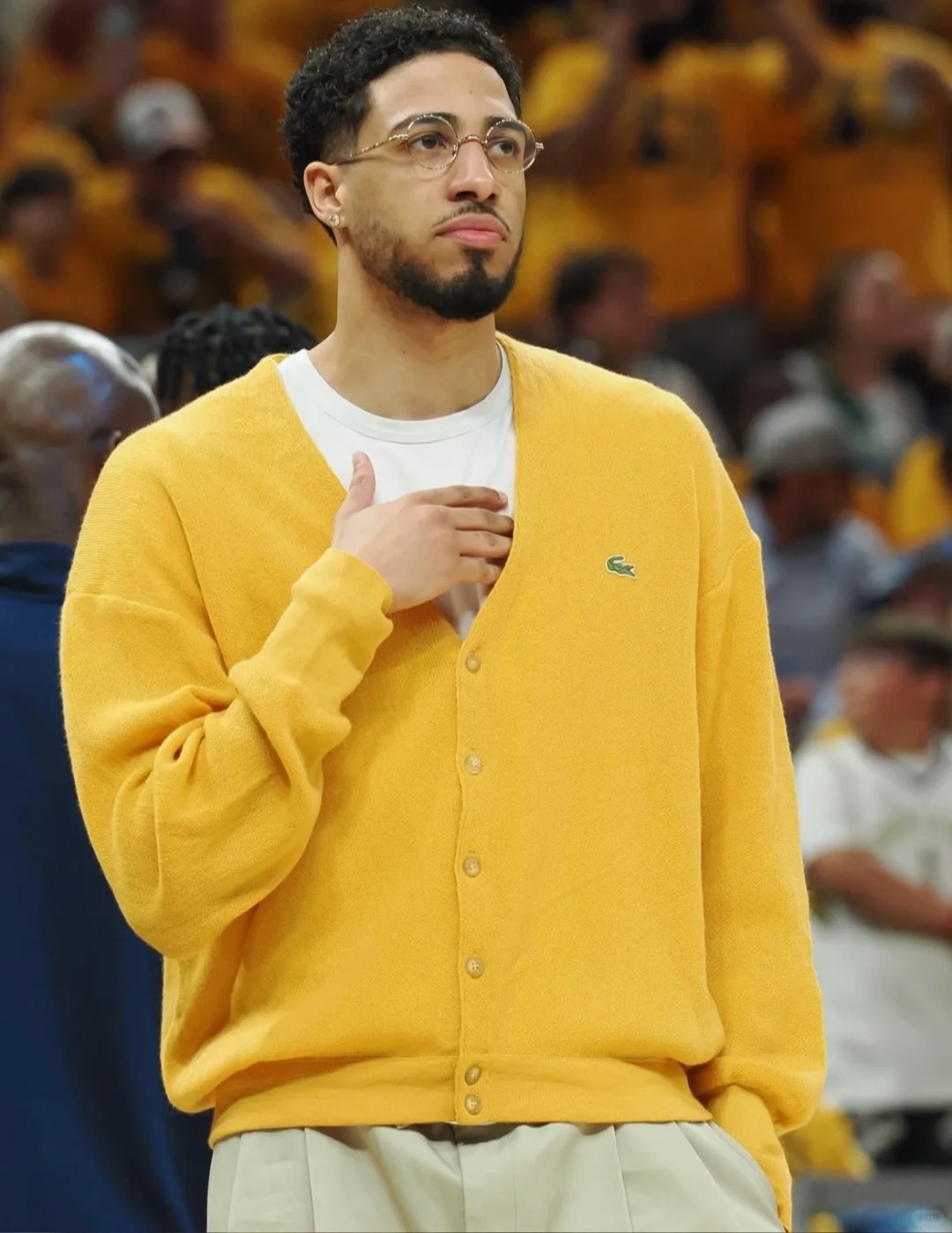 一件开衫，多重气质：今秋做最干净的温柔男生