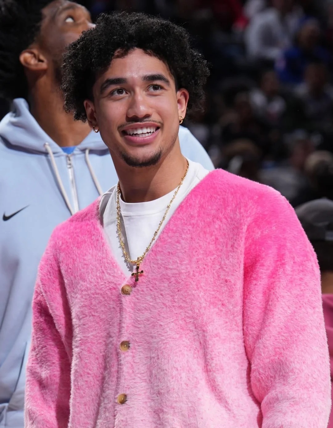 一件开衫，多重气质：今秋做最干净的温柔男生