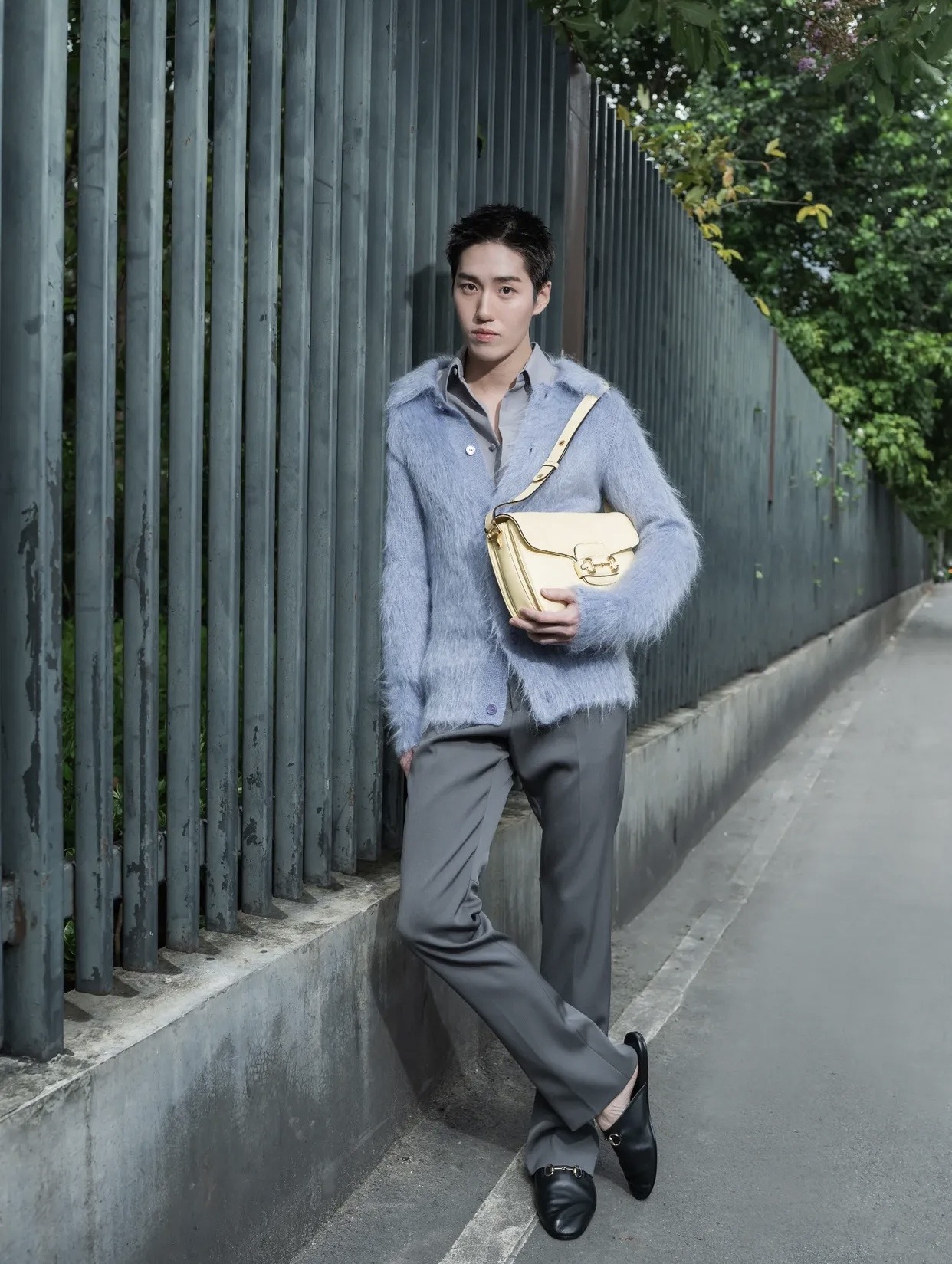 一件开衫，多重气质：今秋做最干净的温柔男生