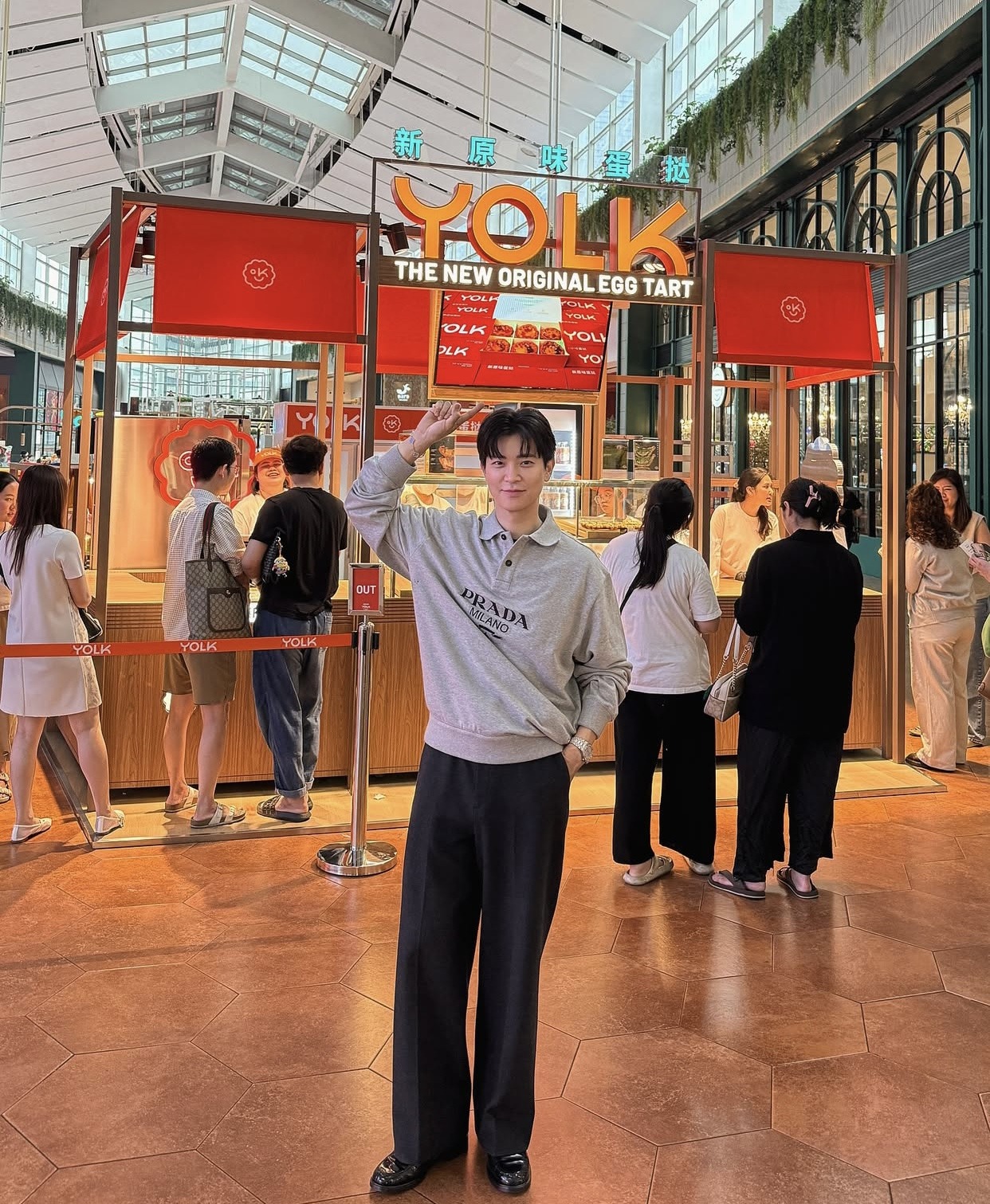 高阶男性的穿衣指南：你的穿搭在“炫富”，他的穿搭在“显贵”