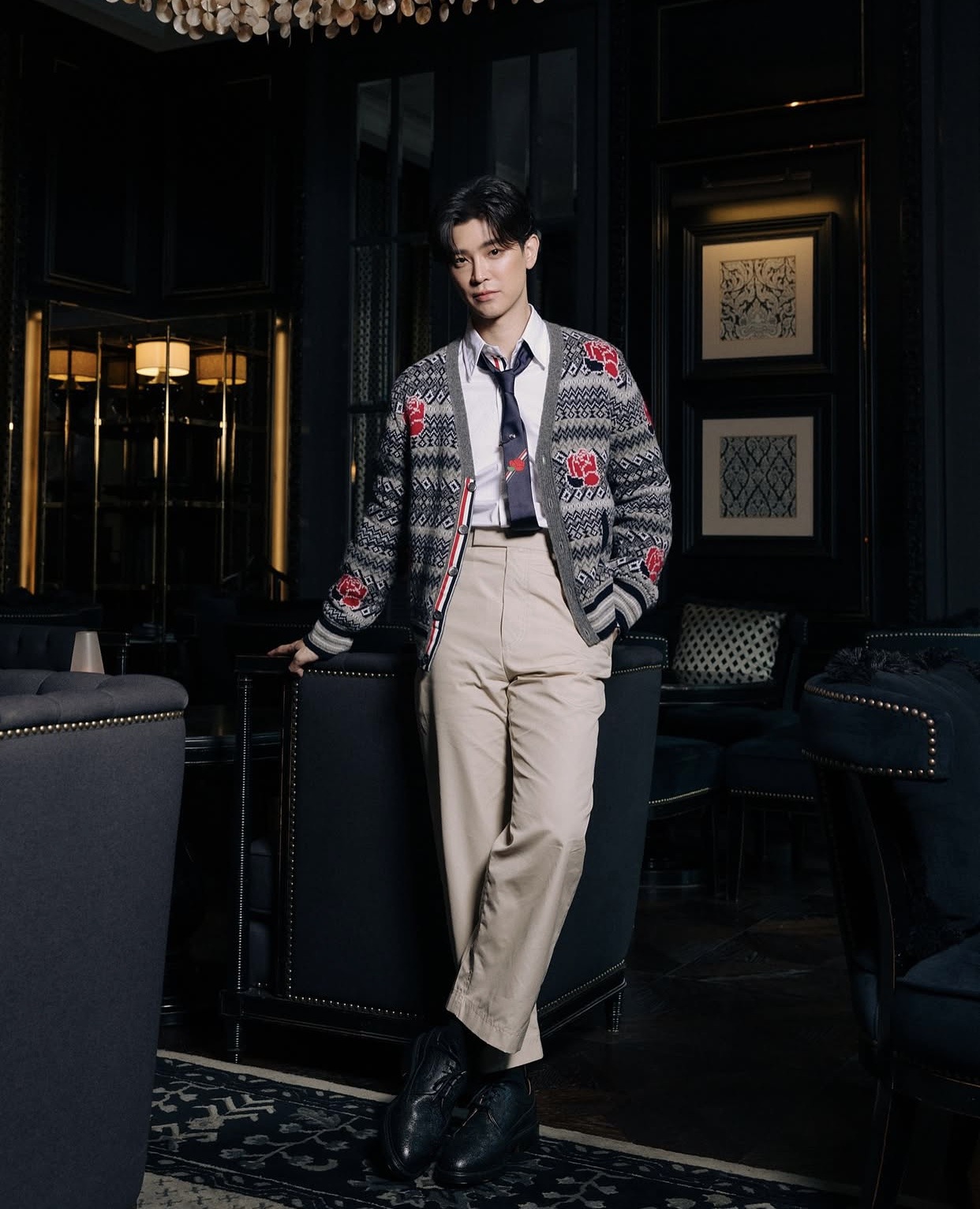 高阶男性的穿衣指南：你的穿搭在“炫富”，他的穿搭在“显贵”