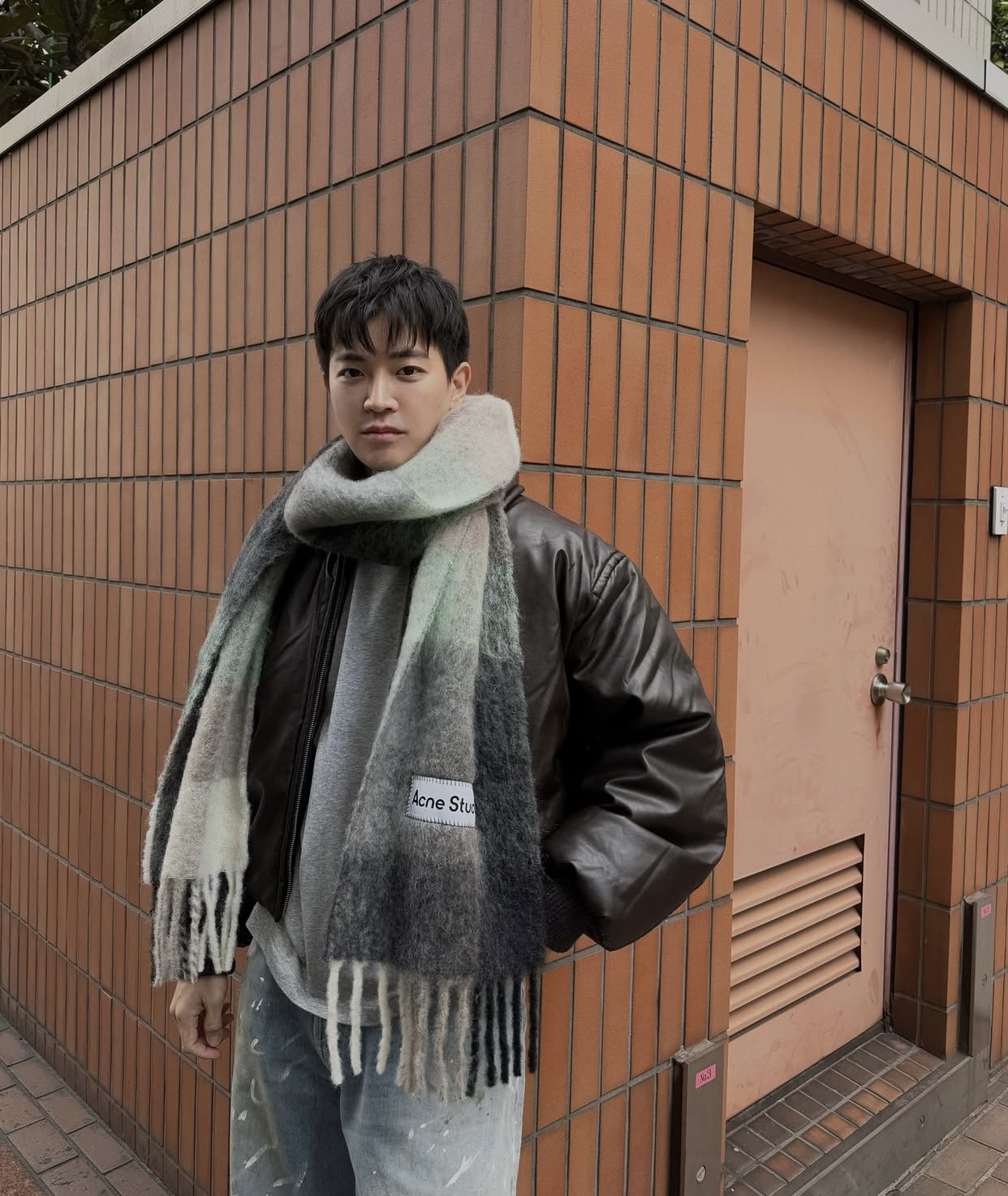 高阶男性的穿衣指南：你的穿搭在“炫富”，他的穿搭在“显贵”