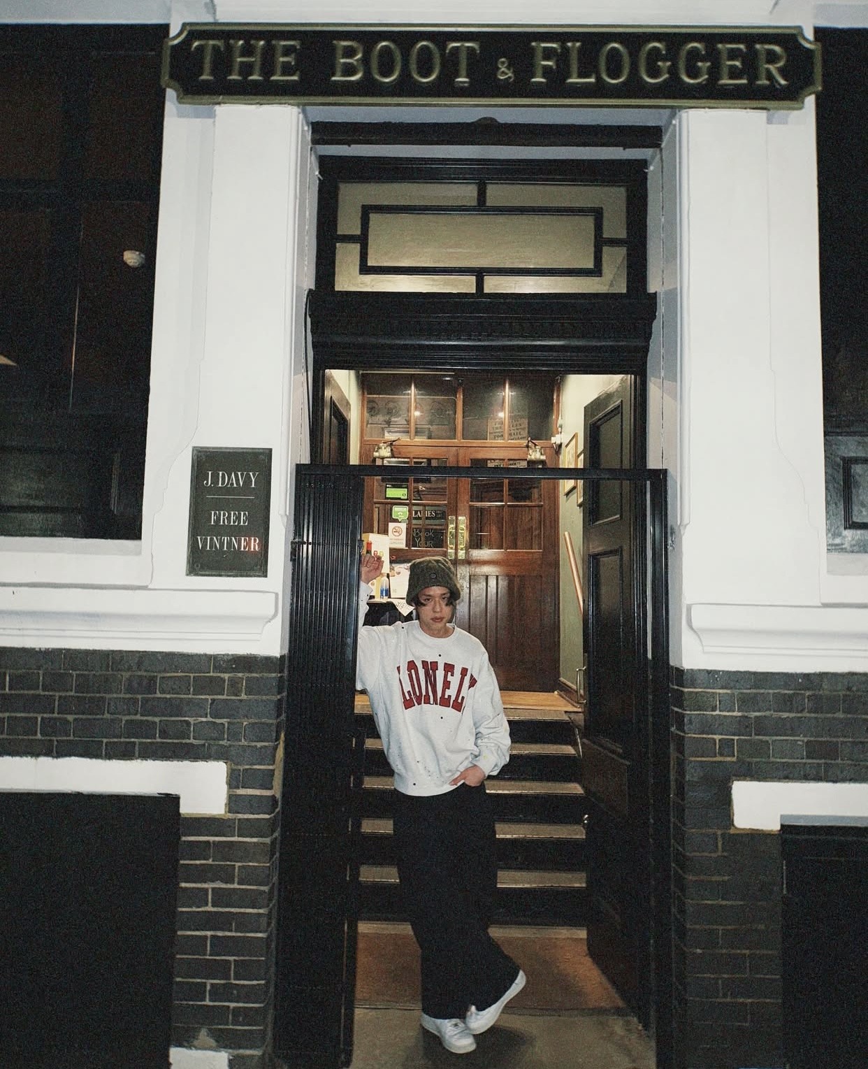 男人过了20岁，别再乱穿卫衣了！学学这几种“低调高级”穿法