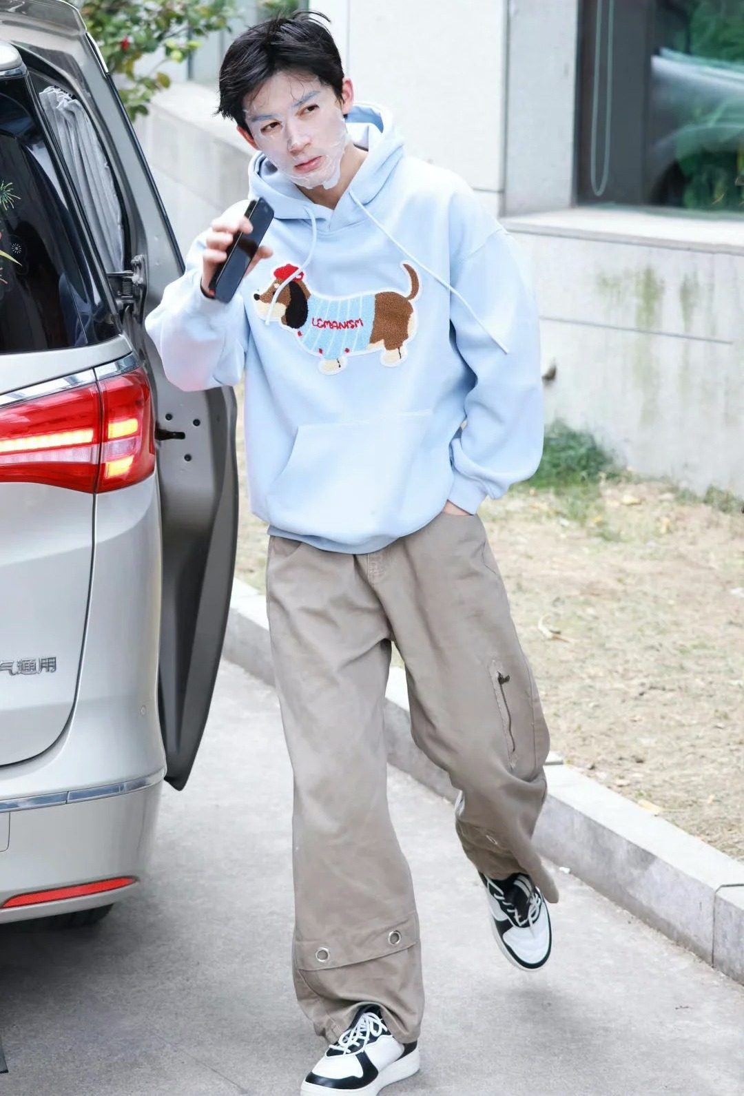 男人过了20岁，别再乱穿卫衣了！学学这几种“低调高级”穿法