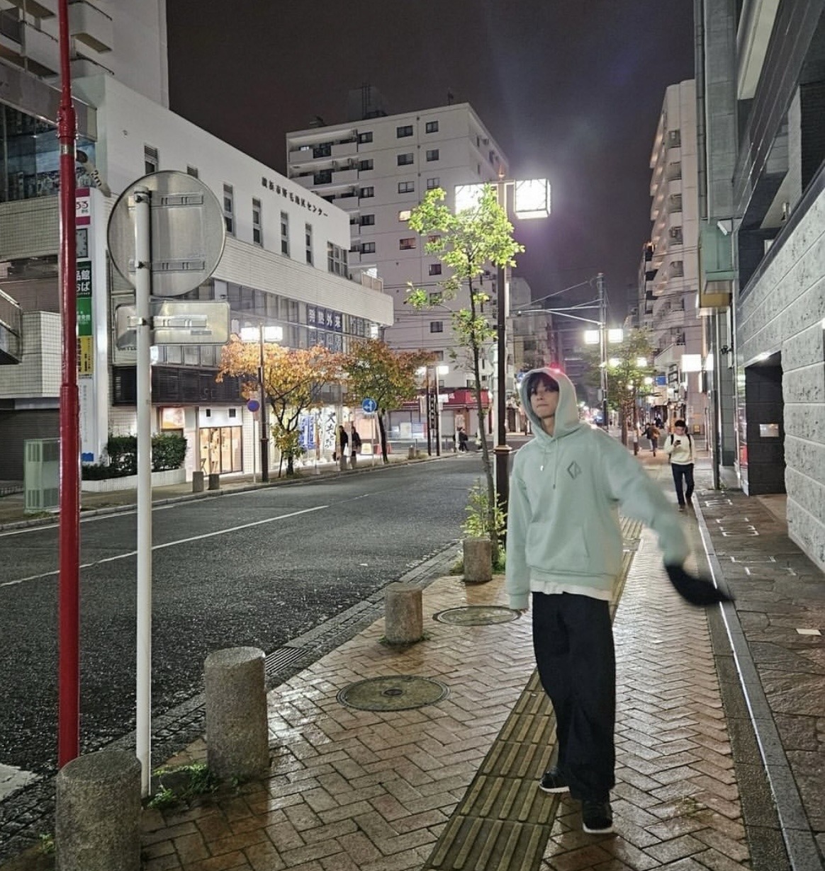 男人过了20岁，别再乱穿卫衣了！学学这几种“低调高级”穿法