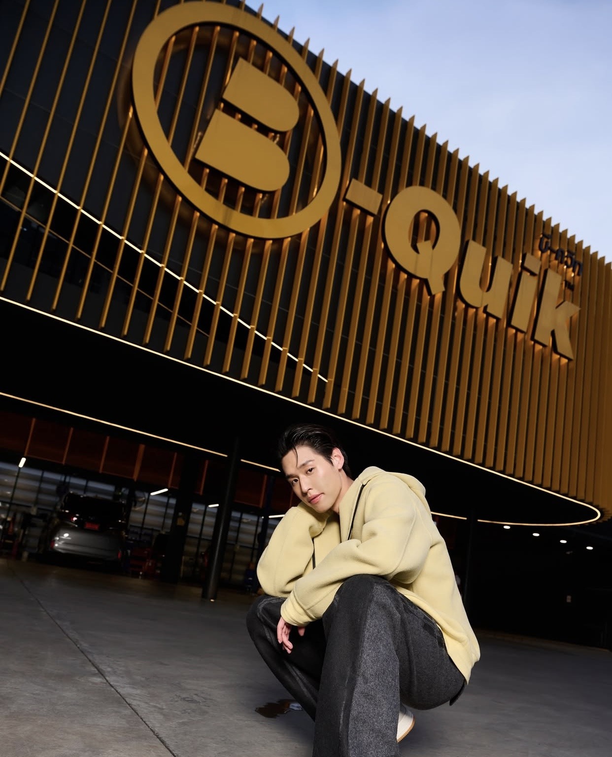 男人过了20岁，别再乱穿卫衣了！学学这几种“低调高级”穿法