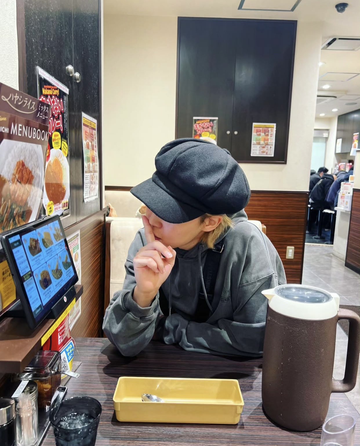 男人过了20岁，别再乱穿卫衣了！学学这几种“低调高级”穿法