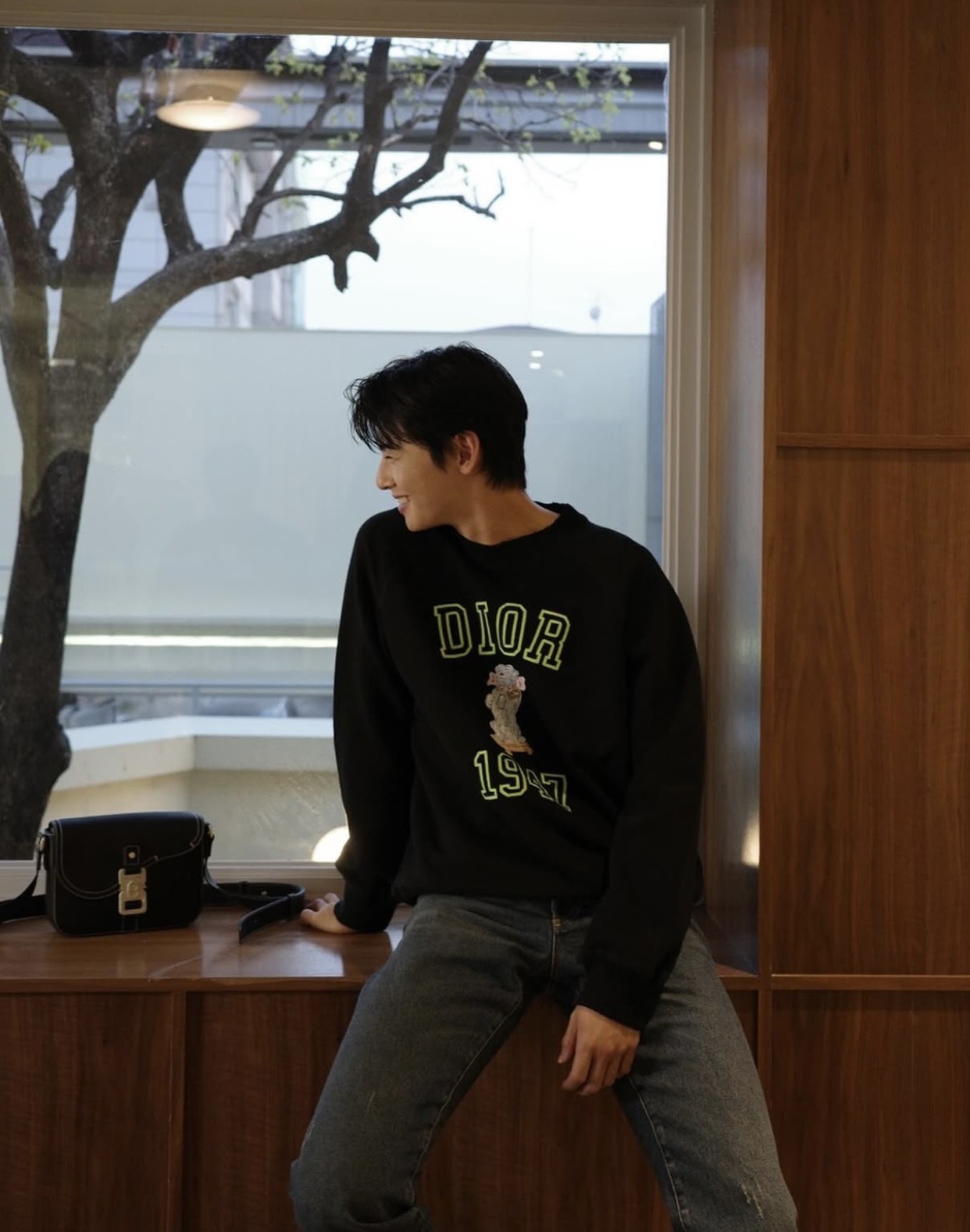 男人过了20岁，别再乱穿卫衣了！学学这几种“低调高级”穿法